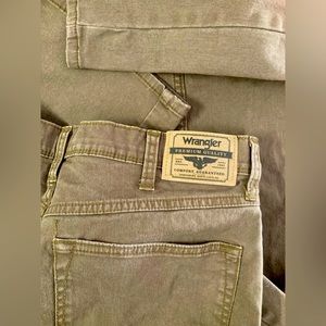 Like New Levi’s Slim Straight Stretch Jean